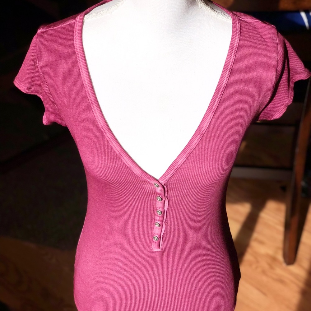 Guess V-Neck Shirt Size Small